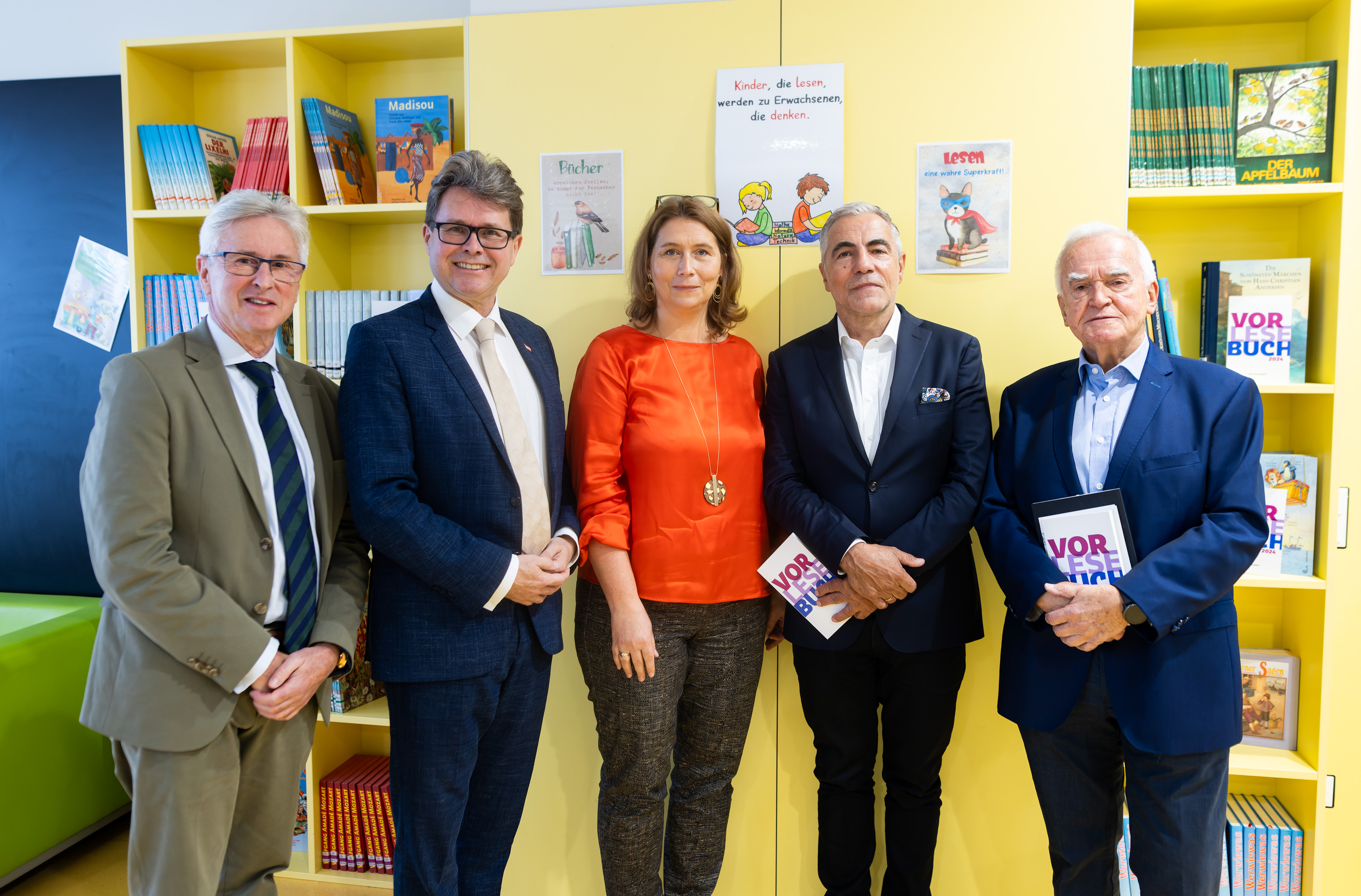 BM Polaschek präsentiert neue Initiativen zum Schwerpunkt „Lesen“ & Kooperation zum „Österreichischen Vorlesetag“
